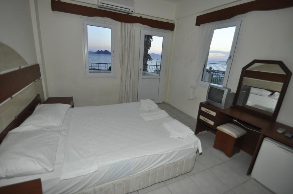 Ado Beach Hotel Turgutreis Eksteriør billede